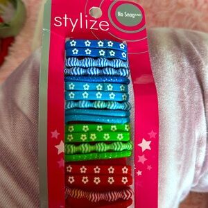 Women women’s or girls no snag elastics.